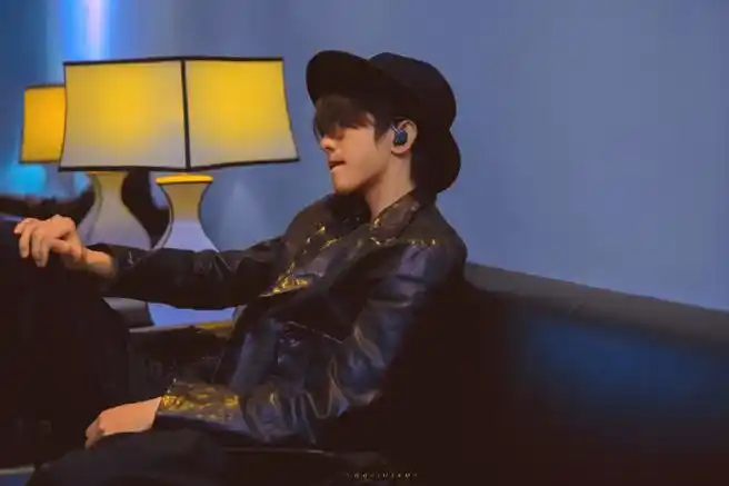 果然谁都会说一句留胡子好看#蔡徐坤