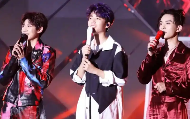 tfboys十周年演唱会官宣了,8月6号激情开唱,海报曝光仪式感满分