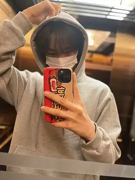 有没有帅哥们戴口罩的自拍