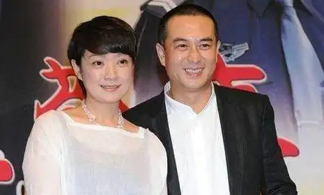 张嘉译的老婆,靳东的老婆,于和伟的老婆,差距一目了然!