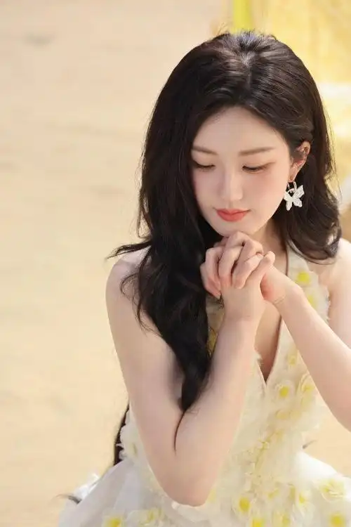 赵露思立体小雏菊碎花裙!啊啊啊啊好可爱啊露思!