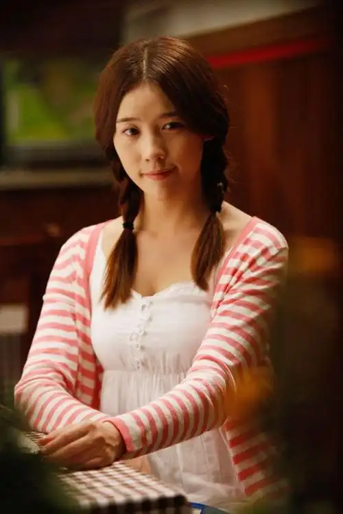 她曾是易建联绯闻女友颜值气质不输高圆圆拍激情戏也不红