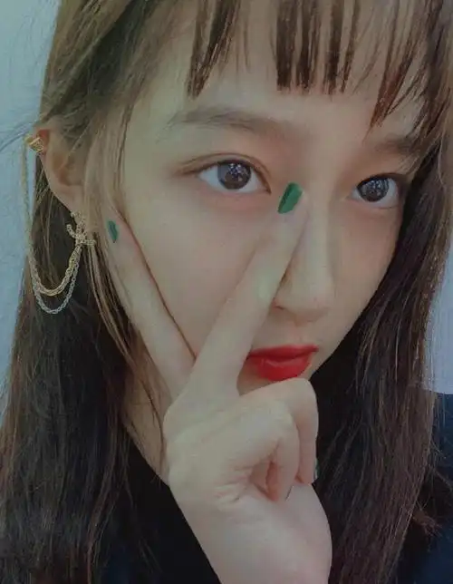 关晓彤和热巴都换了眉刘海,颜值暴涨,同款剪裁要避开多少陷阱? - 漫画