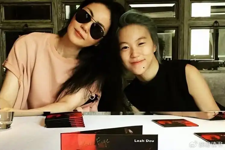 窦靖童回应结婚传言看似桀骜不驯的她实则并没有那么不靠谱