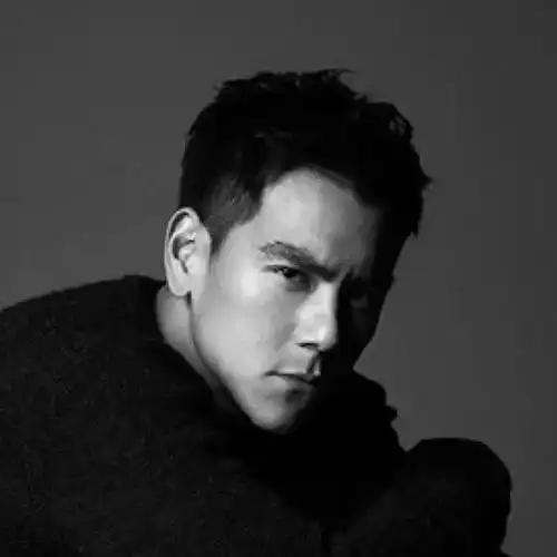 你们的男神彭于晏开始练书法了!