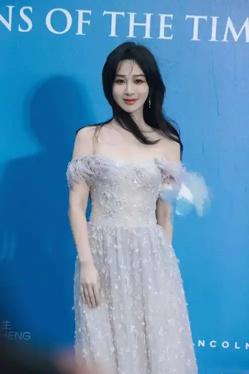 生图都美到封神,穿礼服闪耀全场_新造型_时尚_西装