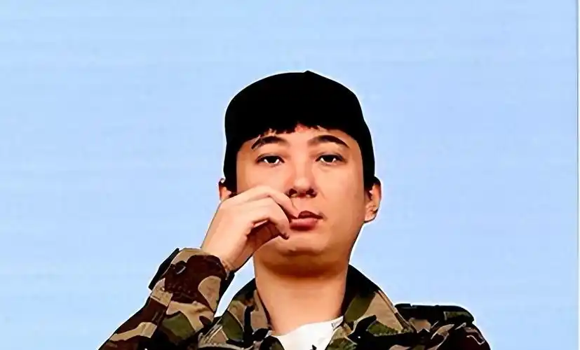 前些日王思聪携美女现身音乐节花588万订包间开25瓶黑桃a