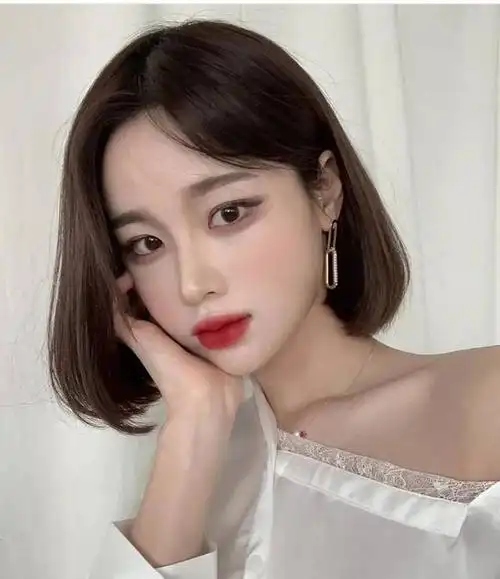 最显脸小的经典内扣短发