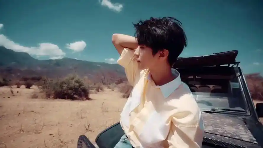 有没有一些王俊凯的高清图片适合做电脑桌面或是一些蓝海图