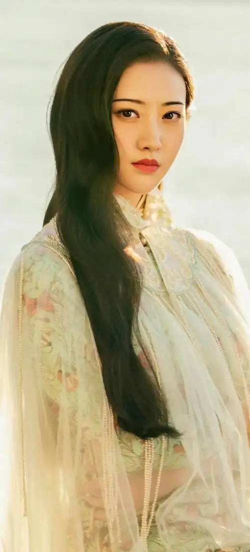 千秋无绝色,悦目是佳人.景甜超高清写真美图张张性感漂亮