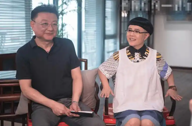 金龟子王宁定居青岛,二人紧搂画面甜蜜,曾因吃相难看遭粉丝报警_生活