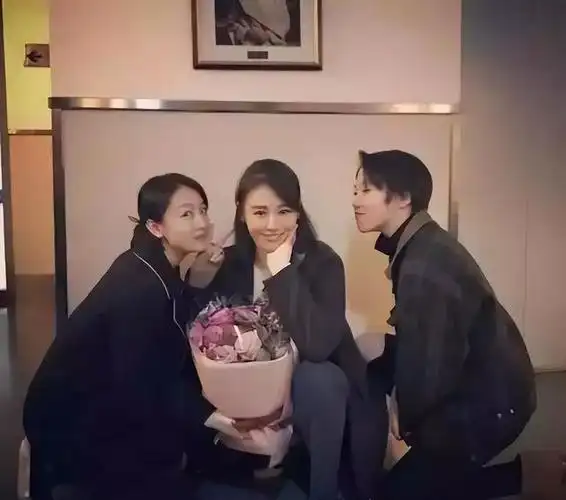 周冬雨电影"四连扑"?我只关心她和窦靖童到底有没有在一起过!