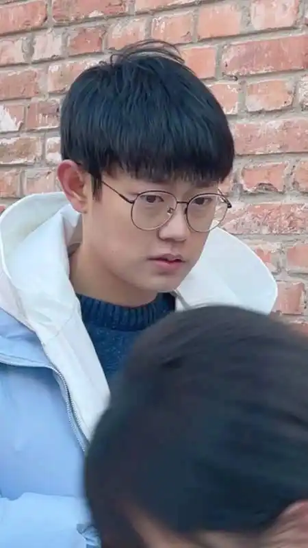 2022-03-314909是个维维啊48.11万粉丝  关注35.31万小时候吃过吗?7.