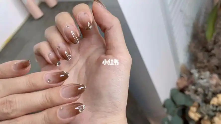 咖啡上手高级感渐变色美甲
