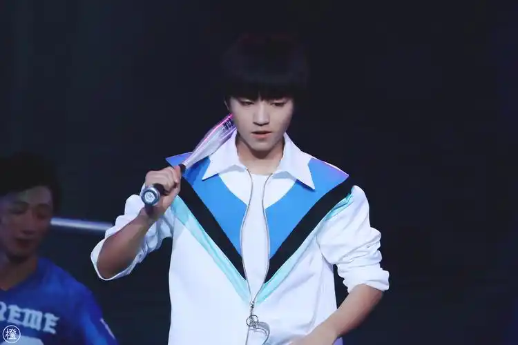 王俊凯 2016.8.13广州见面会 cr.logo