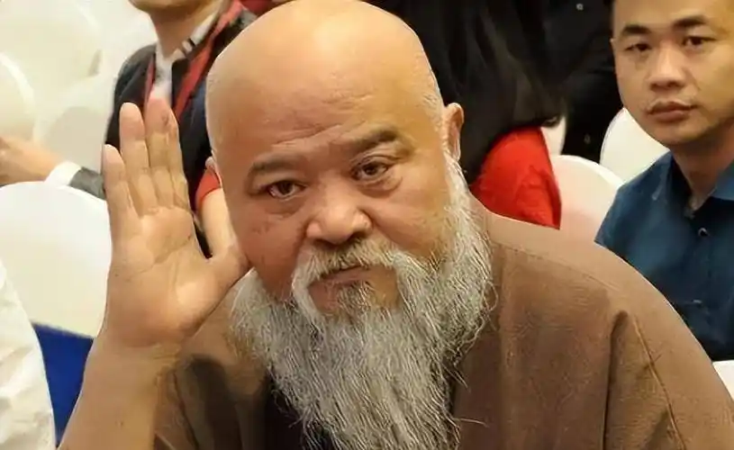 演员李琦"舍命"贪嘴!一天2包烟8两白酒,面相凶狠现状如何?