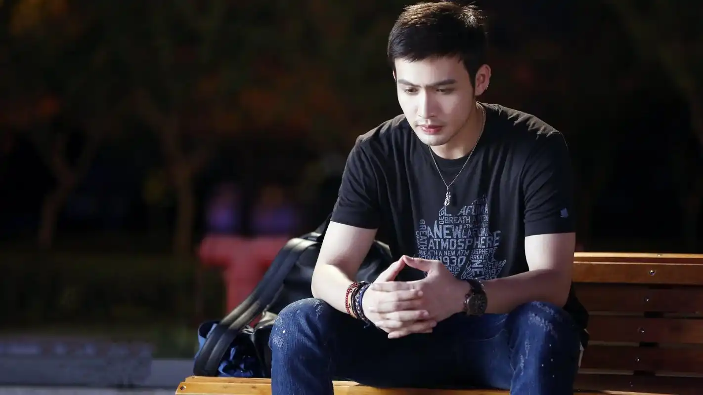 你是《匆匆那年:好久不见》中成熟内敛,暖心痴情的