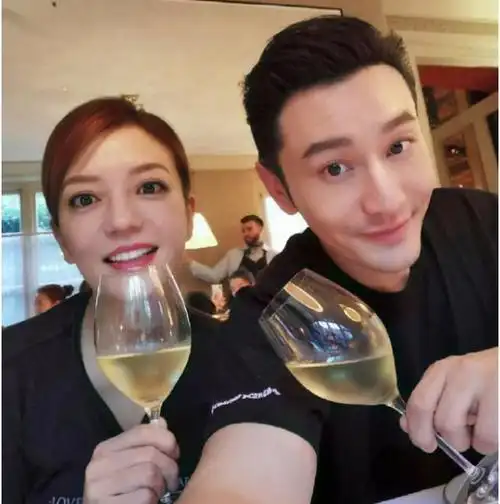 赵薇晒黄晓明两人聚餐照,调侃中都是道理,不愧是多年的好朋友