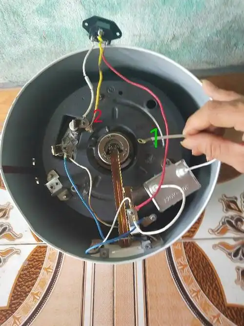 电饭锅拆出来清洗,清洗好了却把线路安装给忘了,懂得安装的大神请指教