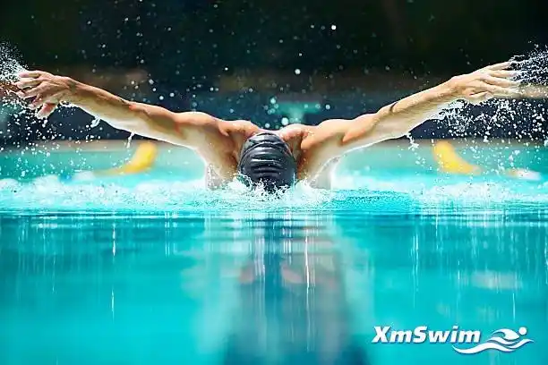 如何改善蝶泳三次打腿出水换气练习