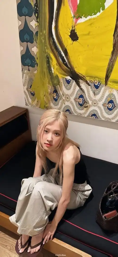 喜欢这种日常随意感的穿搭一整个被拿捏住了!#朴彩英