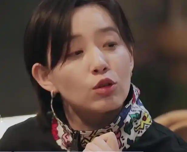 李斯丹妮质问跟金晨约会男嘉宾不料对方一开口四蛋捂脸秒破功