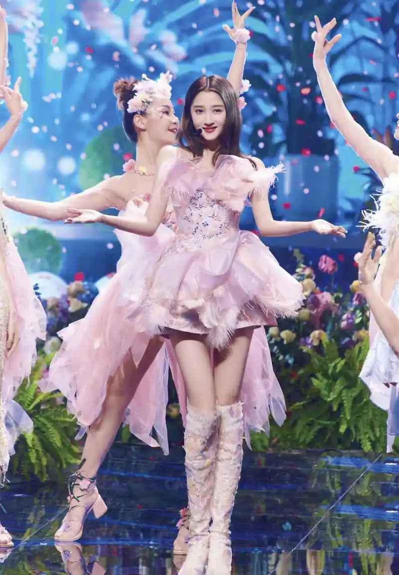 关晓彤春晚花仙子造型姣美的公主彤