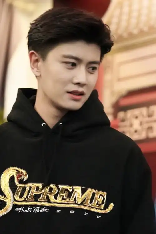 眼里有光,干净清澈,我的宝贝又美又帅又可爱@任嘉伦allen