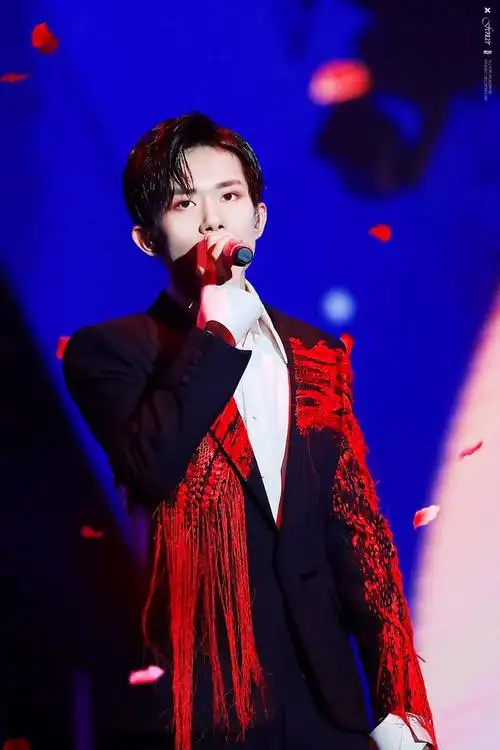 易烊千玺 #tfboys 十八岁成人礼生日会 高清 帅气