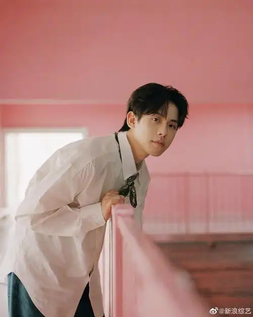 烊千玺,周迅等明星拍过照片的8岁小小摄影师笙笙@小小j神 又给@李兰迪