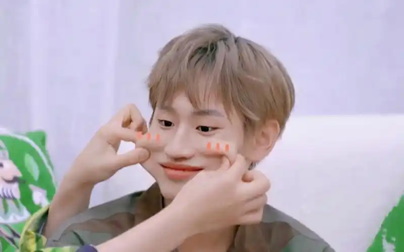 【ak刘彰】会撒娇害羞的鸭鸭真可爱 想揉秃鸭脑袋