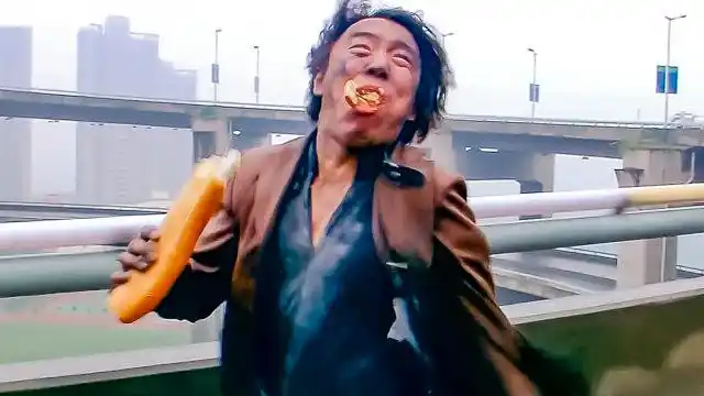 盘点电影中的奇葩抢劫:黄渤就抢了半拉面包,被店主追出表情包