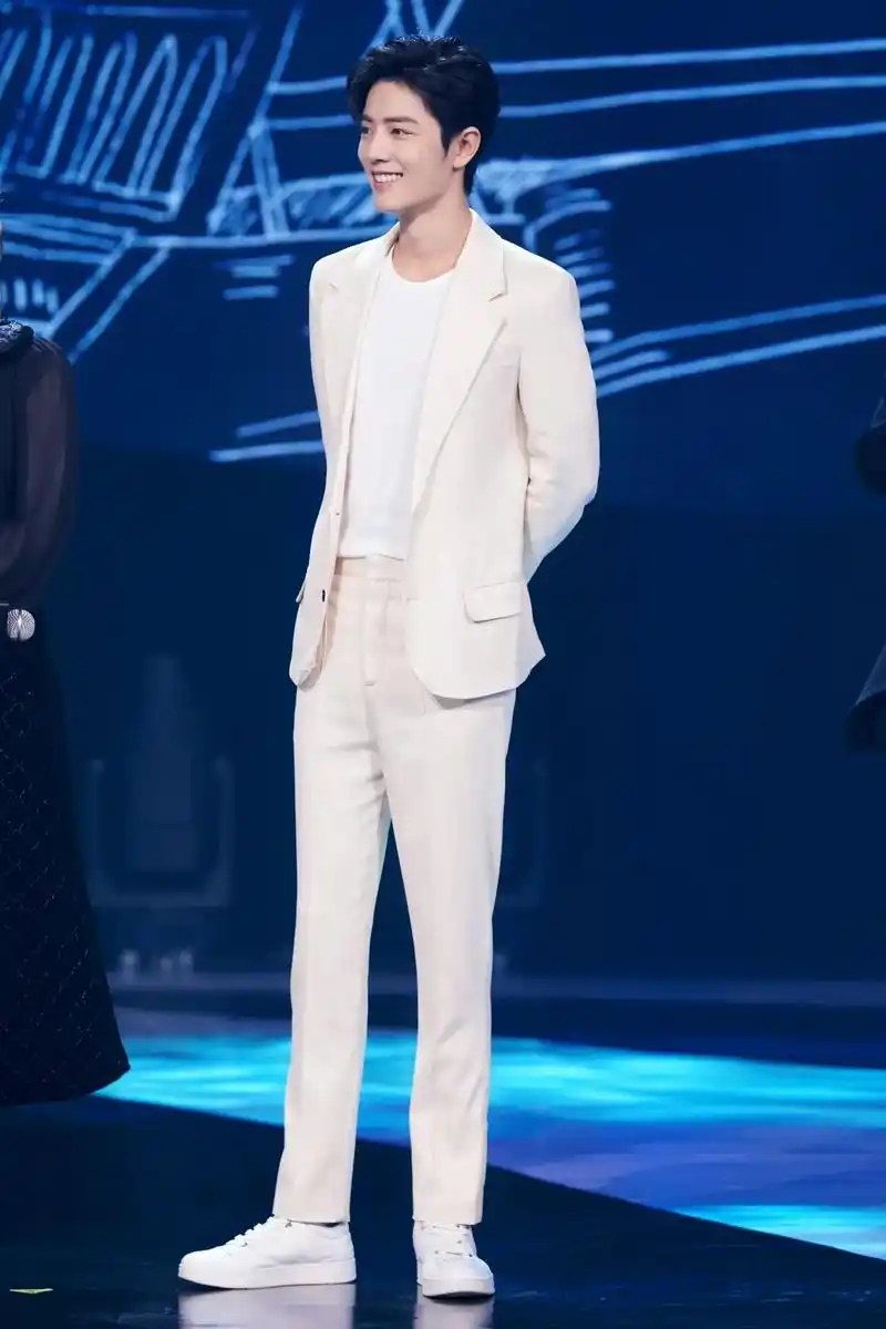 肖战大长腿 大海全是水,我们肖战全是腿～183.6的大长腿 - 抖音