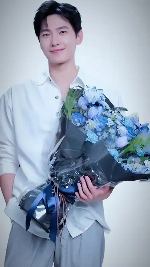 星河璀璨,阳光干净,在人间所有美好的存在,我总是最爱你.@杨洋