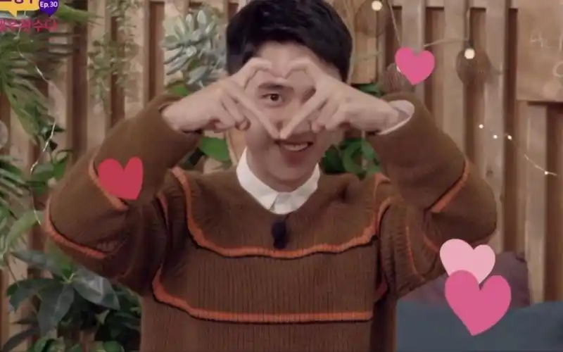 【都暻秀/d.o.】我们直男才不会轻易比心呢