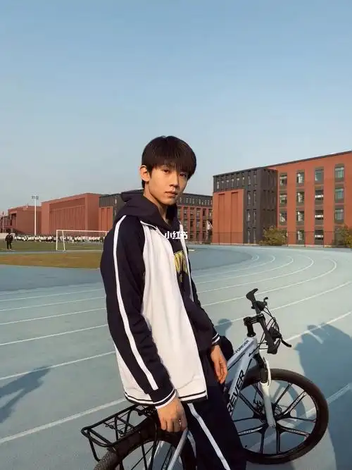 吴俊霆好有少年感啊