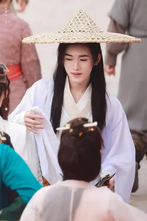 宋亚轩萌探探探案##宋亚轩白衣古风造型