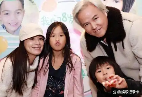 祖孙三代合影震撼曝光!张庭女儿颜值逆袭,儿子很像小生林瑞阳?