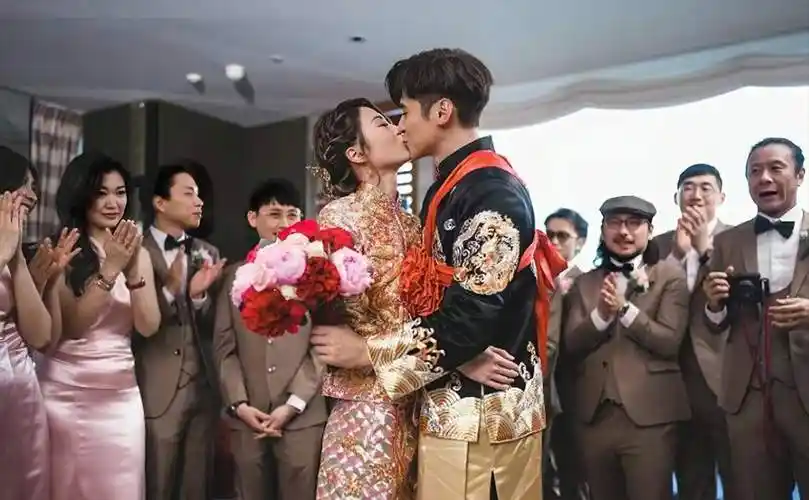 恭喜!香港知名女星连诗雅怀孕八个月,晒孕肚照公布胎儿性别