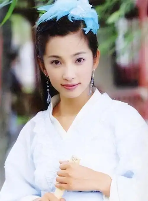 李冰冰带父母游张家界,51岁仍未结婚生子,妈妈白发苍苍老了好多