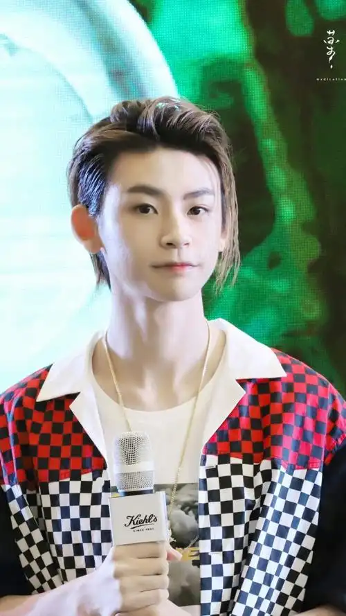 小鬼王琳凯 科颜氏0726