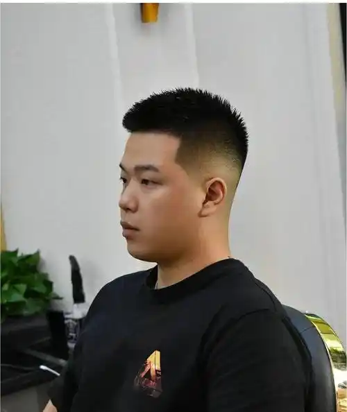原创天热了男士发型怎么剪最火还是两侧铲短