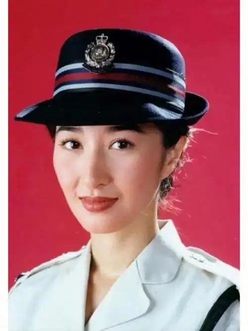 港剧天后关咏荷绝对的大女主英姿飒爽