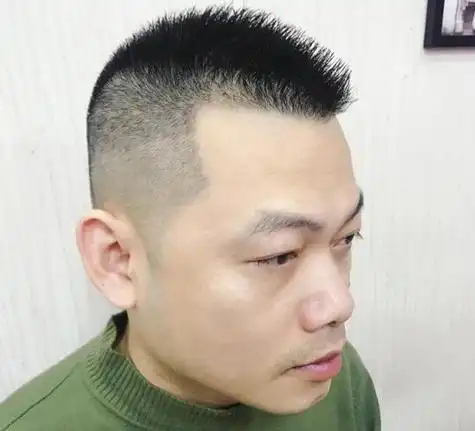 胖子梳剃两边短发最显瘦 最新款男士两边剃掉短发对胖人很友好_发型侠