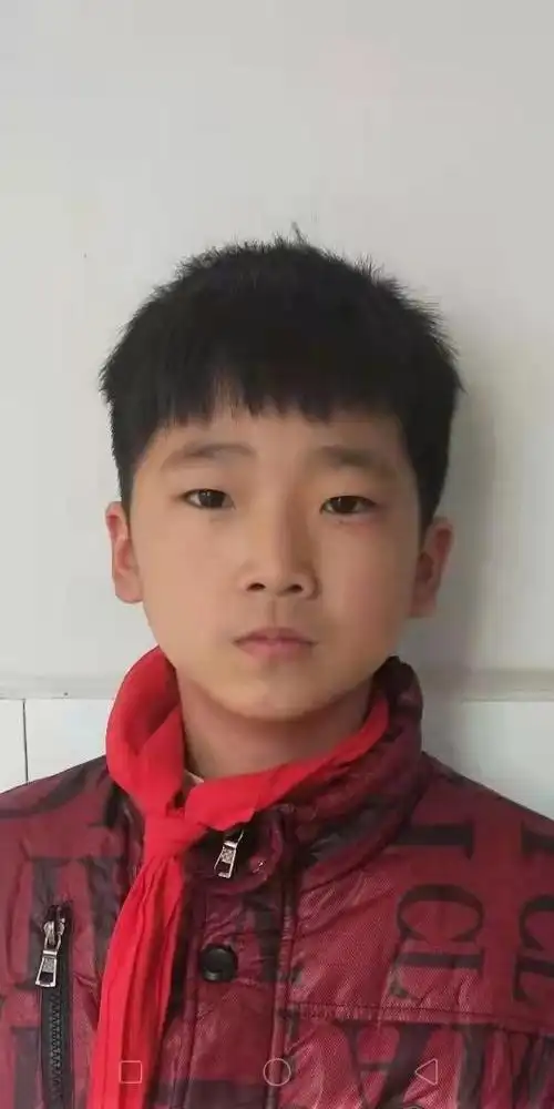 吴修翔,男,11岁,2009年2月4日出生,短发,早晨7时许从上窑镇上窑小学