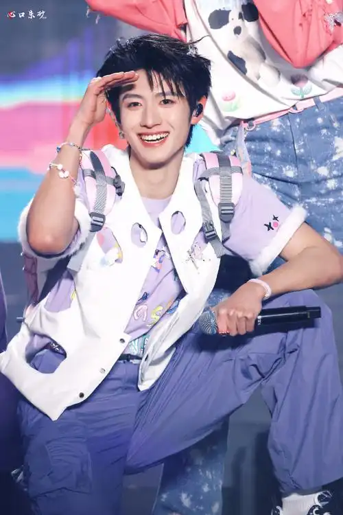 朱志鑫 baggy jeans 混剪##朱志鑫直拍##tf家族新年音乐会##街舞少