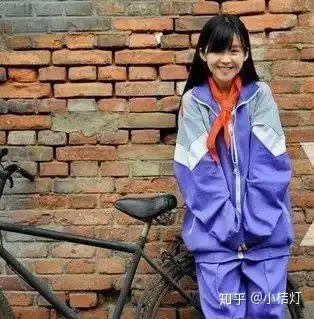 你说中国的校服为什么丑