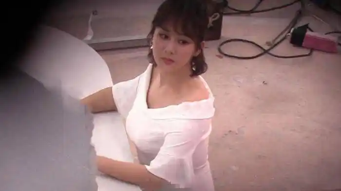 杨紫录中餐厅吃胖了近照曝光膀大腰圆女神变萌妹