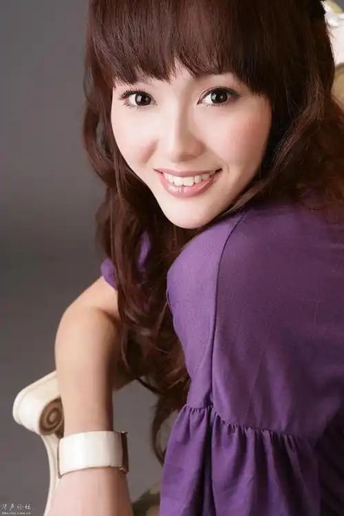 傻白甜终变女王 扒一扒唐嫣出道16年的转变