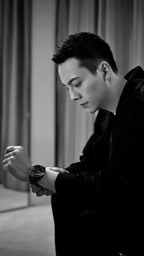 陈伟霆帅气时尚黑白写真